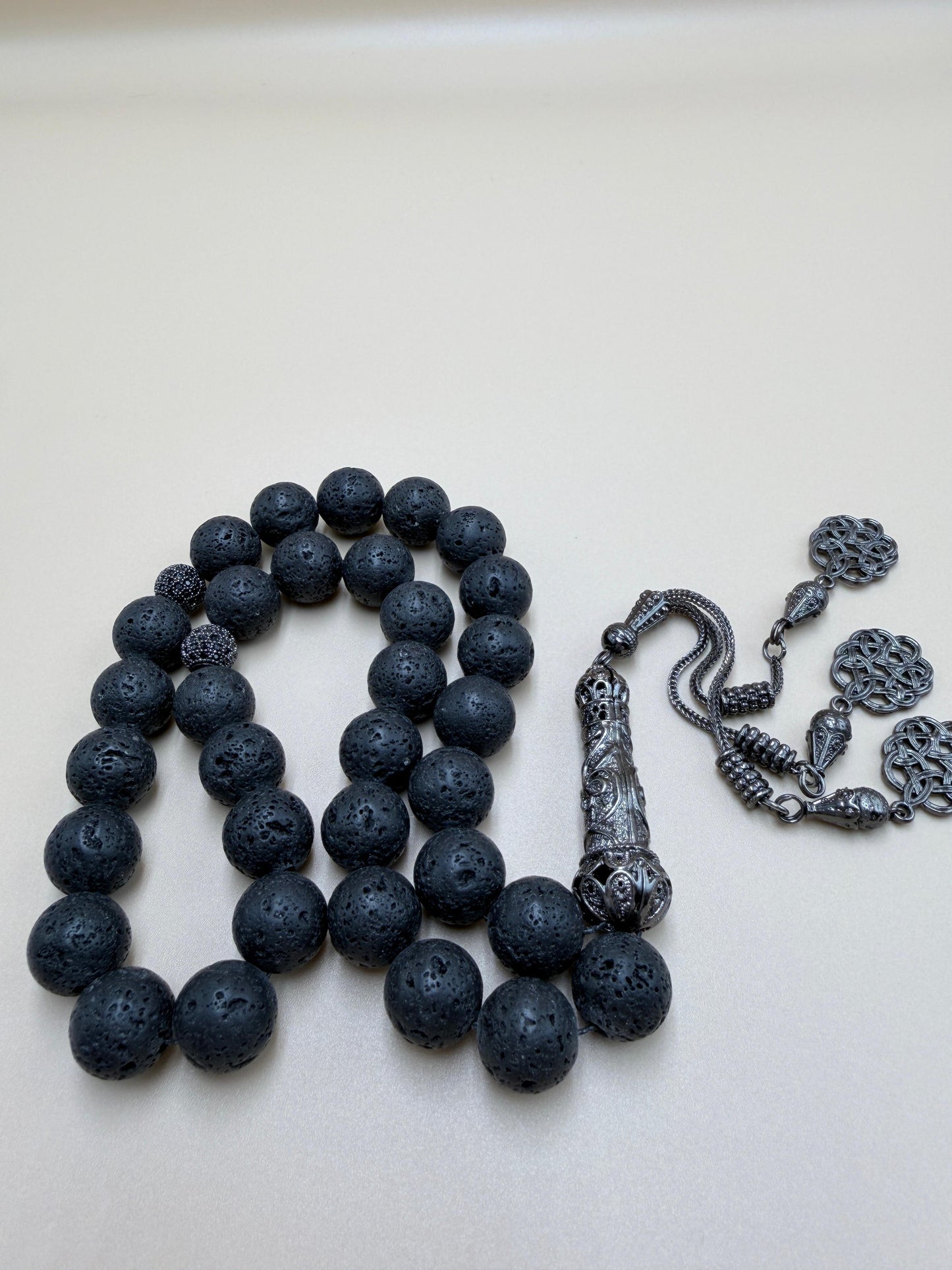 مسباح حجر بركاني نوادر
Rare Volcanic Stone Misbaha