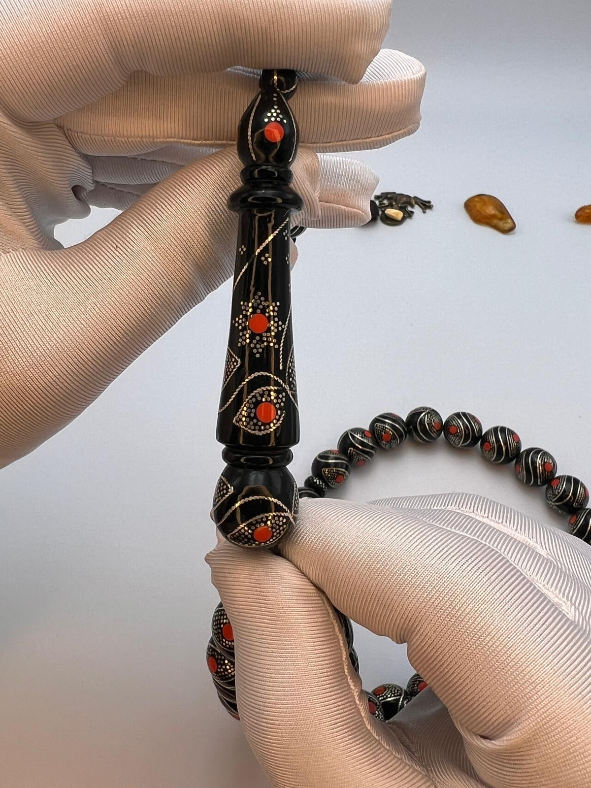 يسر بحر احمر حجم جامبو تطعيم فضة و مرجان Jumbo Red Sea Yusr Misbaha, inlaid with silver and accented with natural coral spacers.