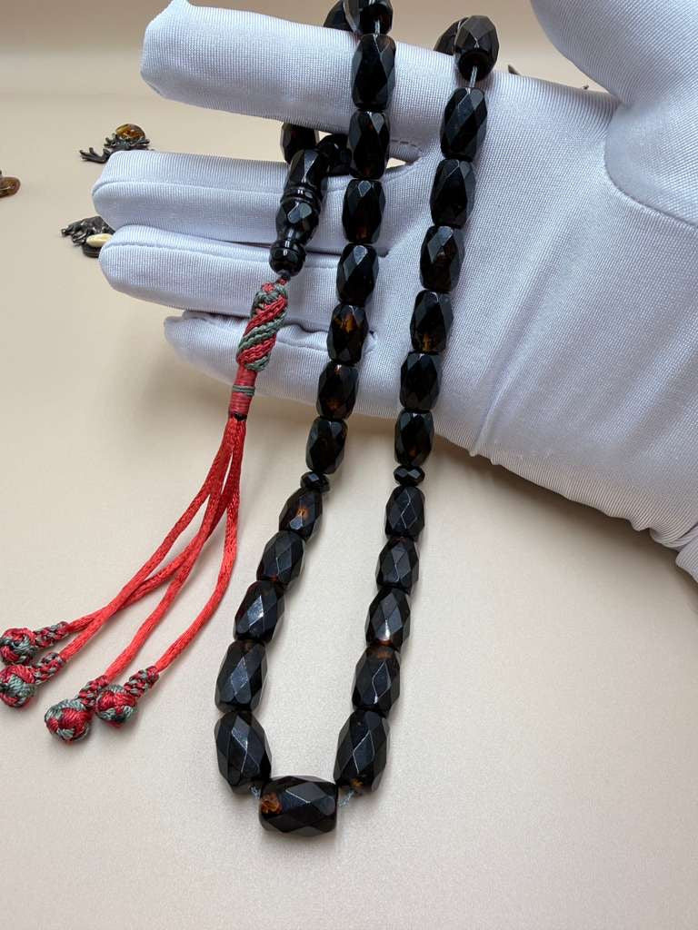 سباح كهرمان روسي مترش قصّة برميلي. Russian Amber Misbaha, polished “Barmeli” style.