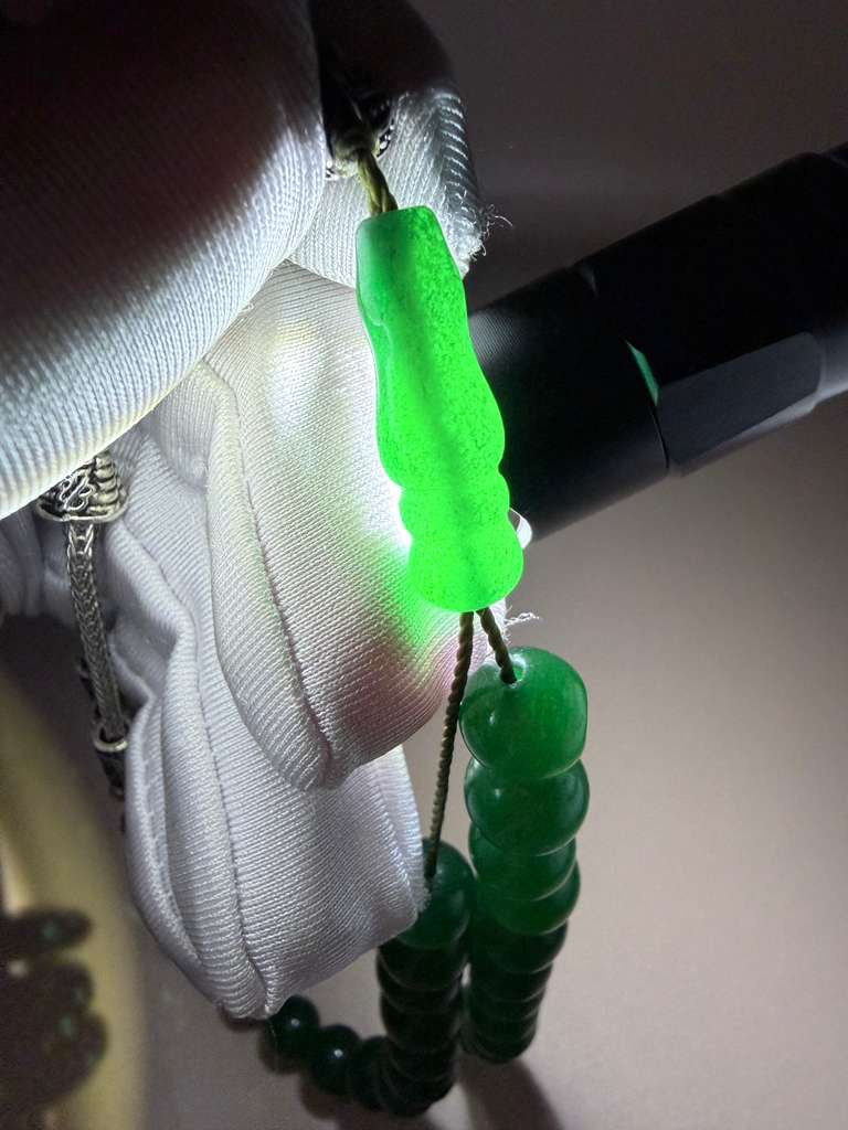 مسباح من حجر اليشم (الجاد)، كفيّه.
Jade Stone Misbah (Handcrafted), Palm-Sized