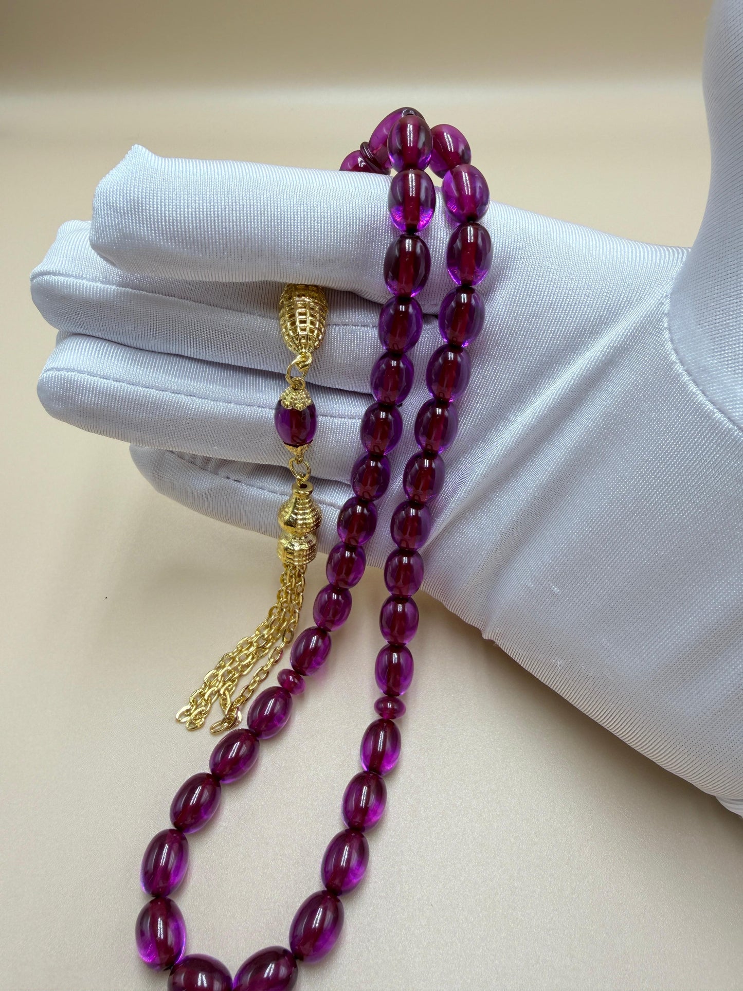 مسباح سندلوس كفّيه مع شرّابة مطلية ذهب
Sandaloos Misbaha (Kaffiyeh style)
With gold-plated tassel