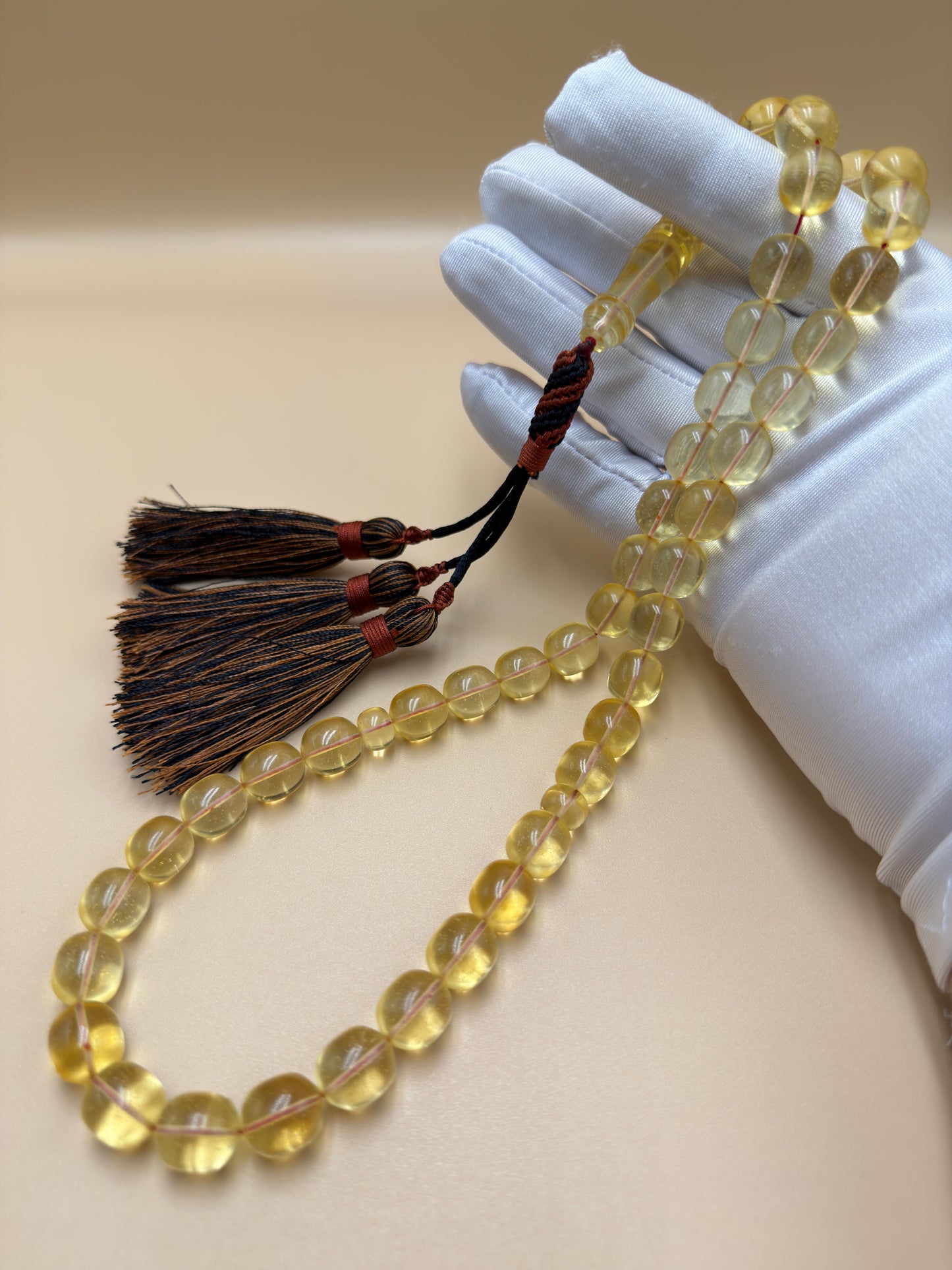 مسباح كهرمان كبس كولمبي، قوالب.
Pressed Colombian Amber Misbah, Molded Style.