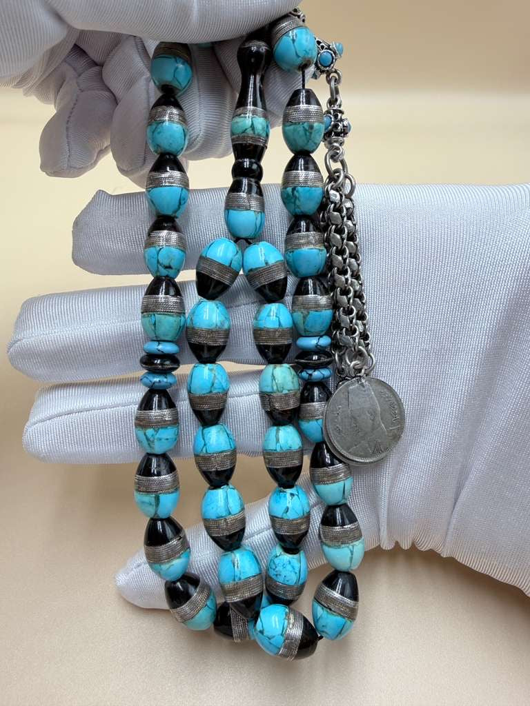 مسباح يسر أنتيك، مطعّم بالفيروز الحر السيناوي والفضة عيار 925.Antique Yusr Misbah, Inlaid with Natural Sinai Turquoise and 925 Sterling Silver.