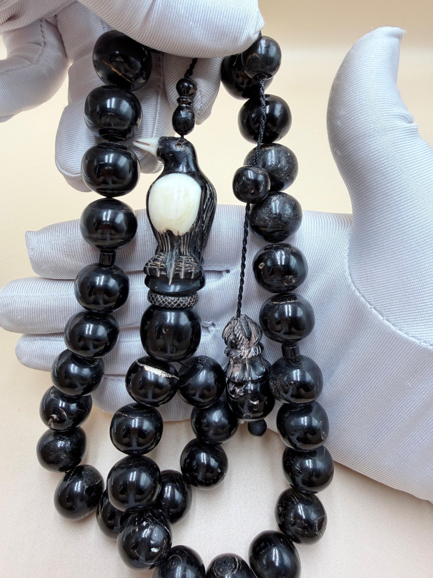 يسر بحر أحمر ساده
أنتيك قديم – حجم جامبو
مع شاهد مطعّم بالعاج
Plain Red Sea Yusr
Antique –