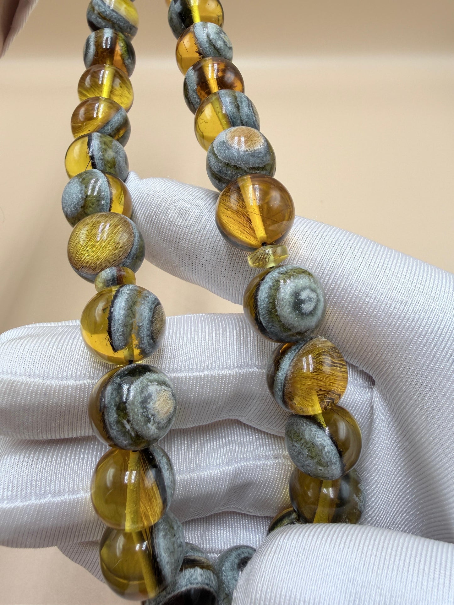 مسباح من جلد الذئب النادر، قطعة مميّزة لهواة النوادر والطابع التراثي الفاخر luxury rosary