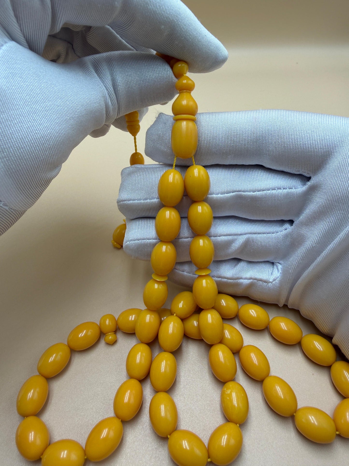 مسباح مسكي، بخراطة مميّزة.Musk Misbah with Distinctive Carving.