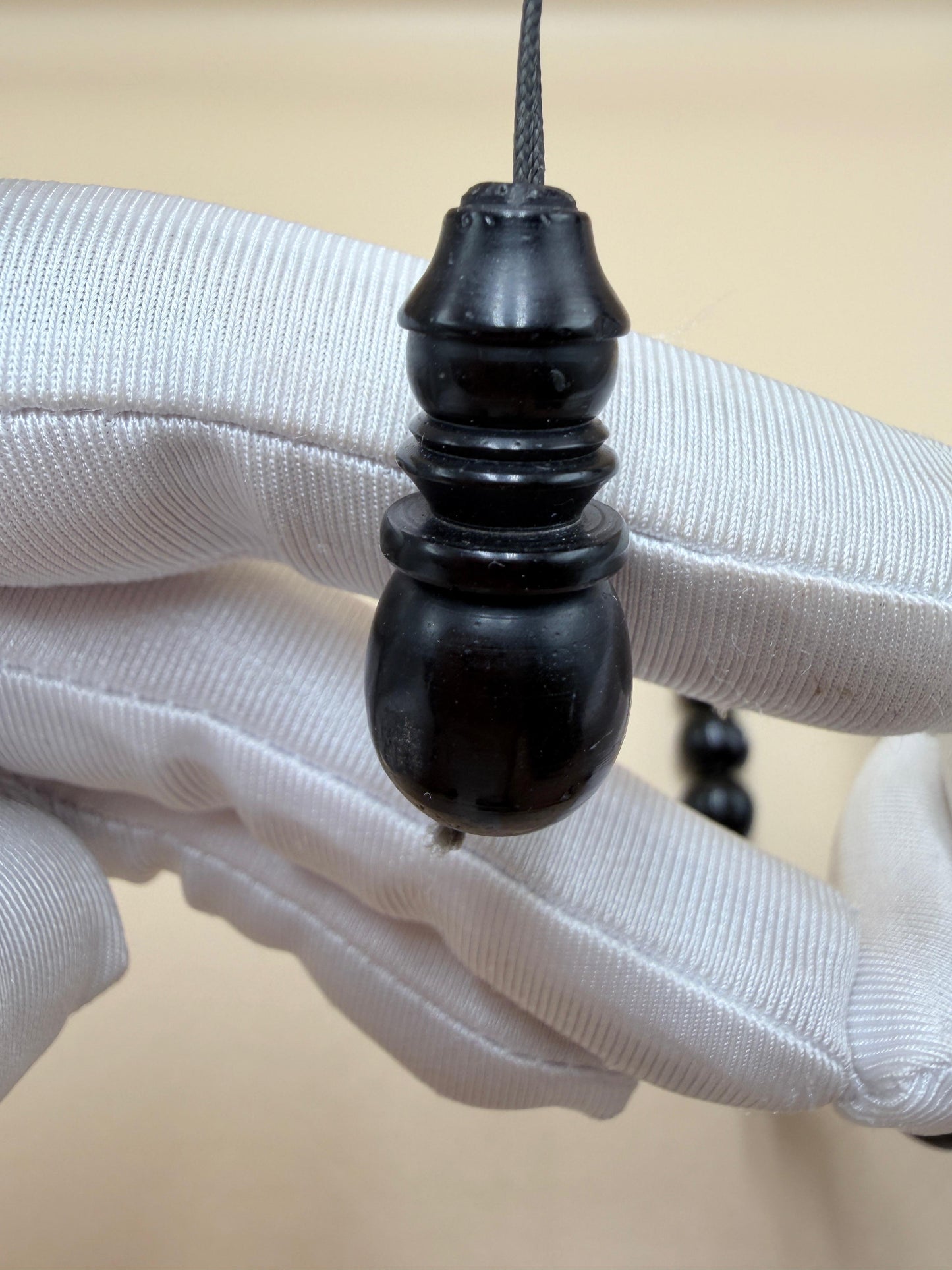 مسباح يسر بحر أحمر
أنتيك سادة من النوادر
Red Sea Yusr Misbaha
Plain antique,