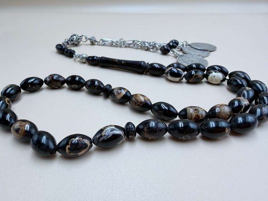 مسباح يسر بحر أحمر ساده، خامة مميّزة مع عروق فاير. Red Sea Coral Misbah, Plain Style, Premium Material with Fire Veins.