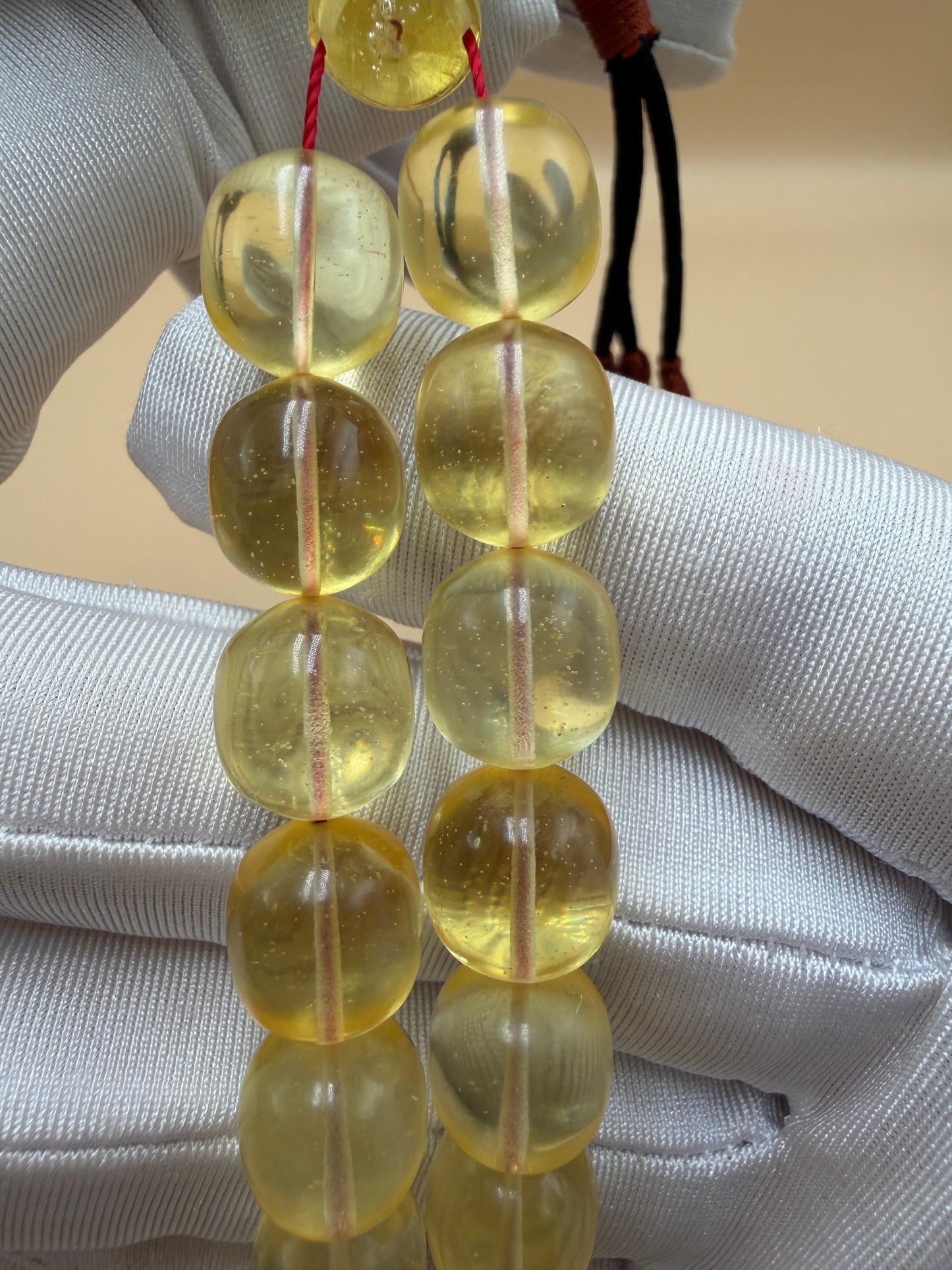 مسباح كهرمان كبس كولمبي، قوالب.
Pressed Colombian Amber Misbah, Molded Style.