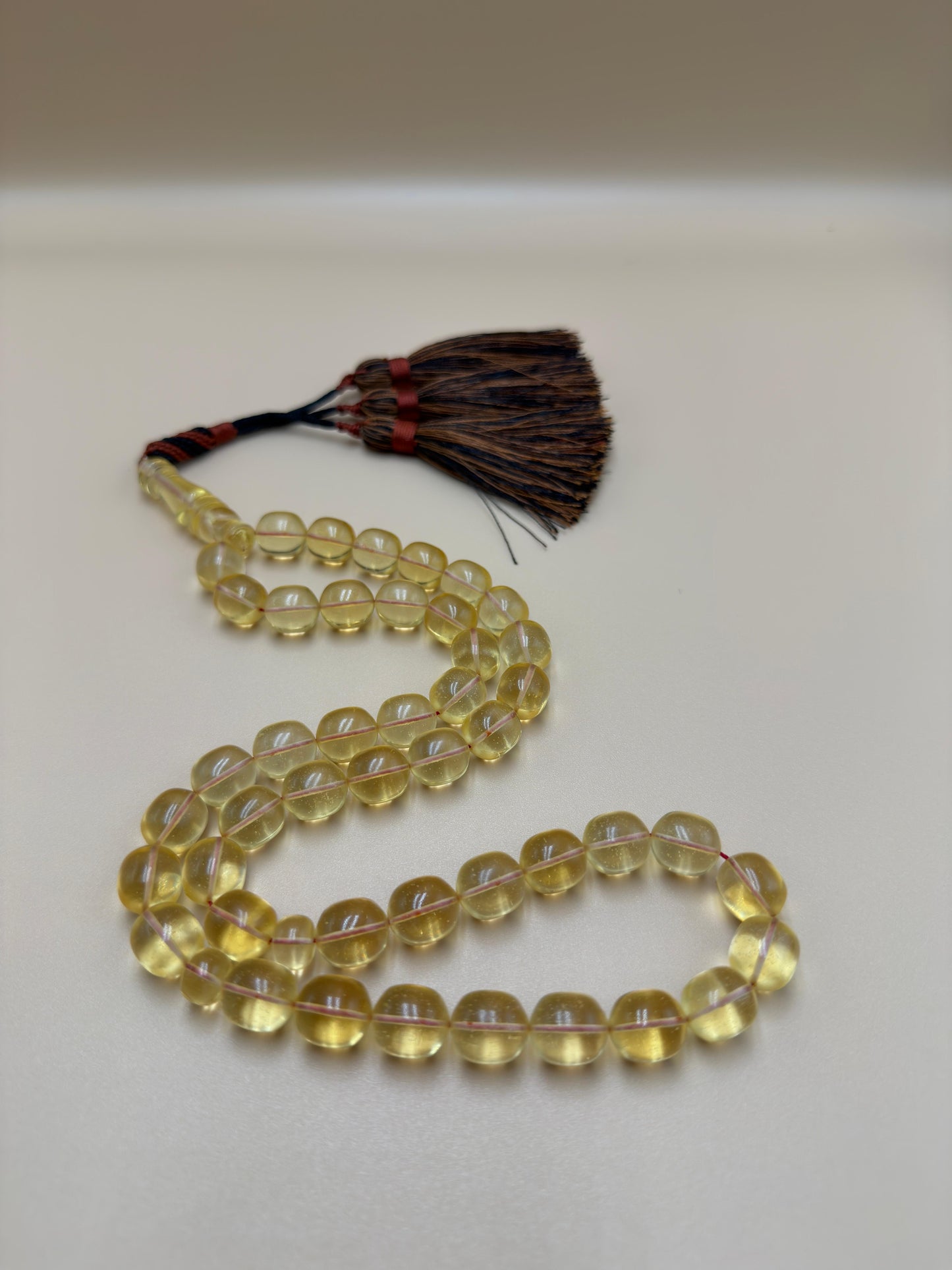 مسباح كهرمان كبس كولمبي، قوالب.
Pressed Colombian Amber Misbah, Molded Style.