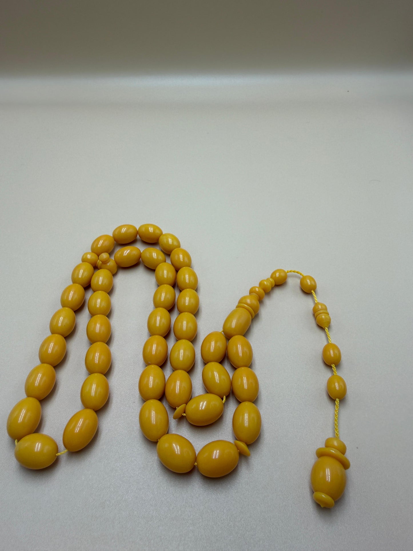 مسباح مسكي، بخراطة مميّزة.Musk Misbah with Distinctive Carving.