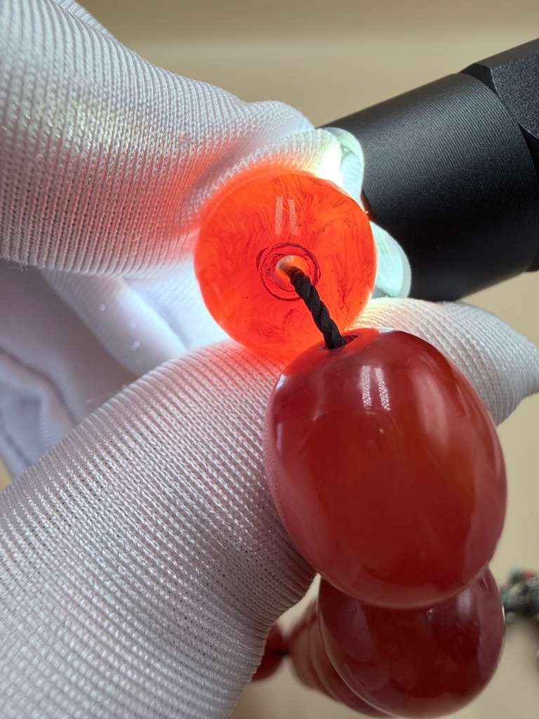 مسباح سندلوس خام من عصيان، مع شرابة فضة عيار 500 Raw Sandalus Misbaha (stick form), with 500-grade silver tassel,