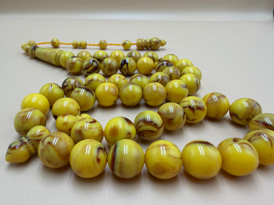 مسباح سندلوس، بخراطة مميّزة، الخام عصيان.
Sandalwood Misbah with Distinctive Carving, Raw Rod Material.