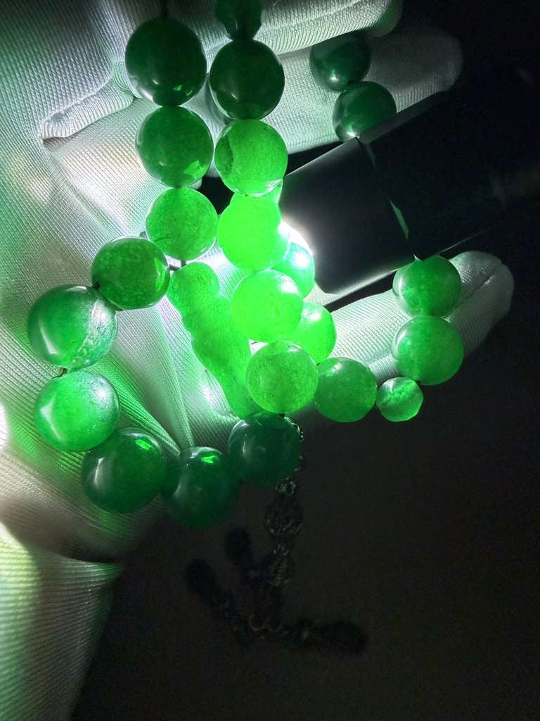 مسباح من حجر اليشم (الجاد)، كفيّه.
Jade Stone Misbah (Handcrafted), Palm-Sized