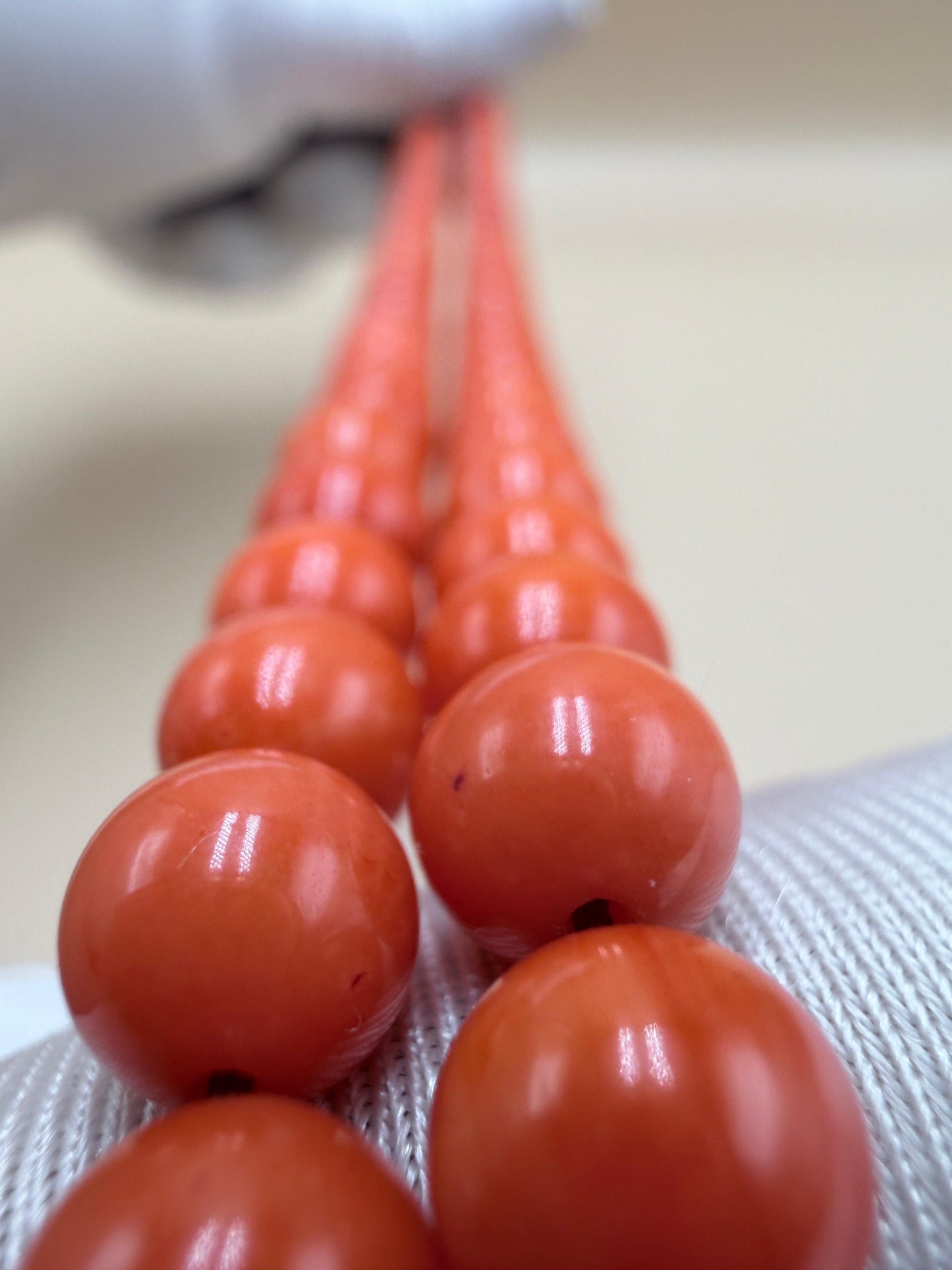 مسباح مرجان معالج بالليزر
مع شرّابة فضة عيار 925
Laser-treated Coral Misbaha
With 925 sterling silver tassel