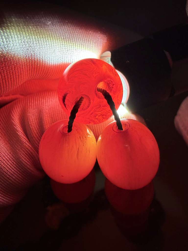 مسباح سندلوس خام من عصيان، مع شرابة فضة عيار 500 Raw Sandalus Misbaha (stick form), with 500-grade silver tassel,