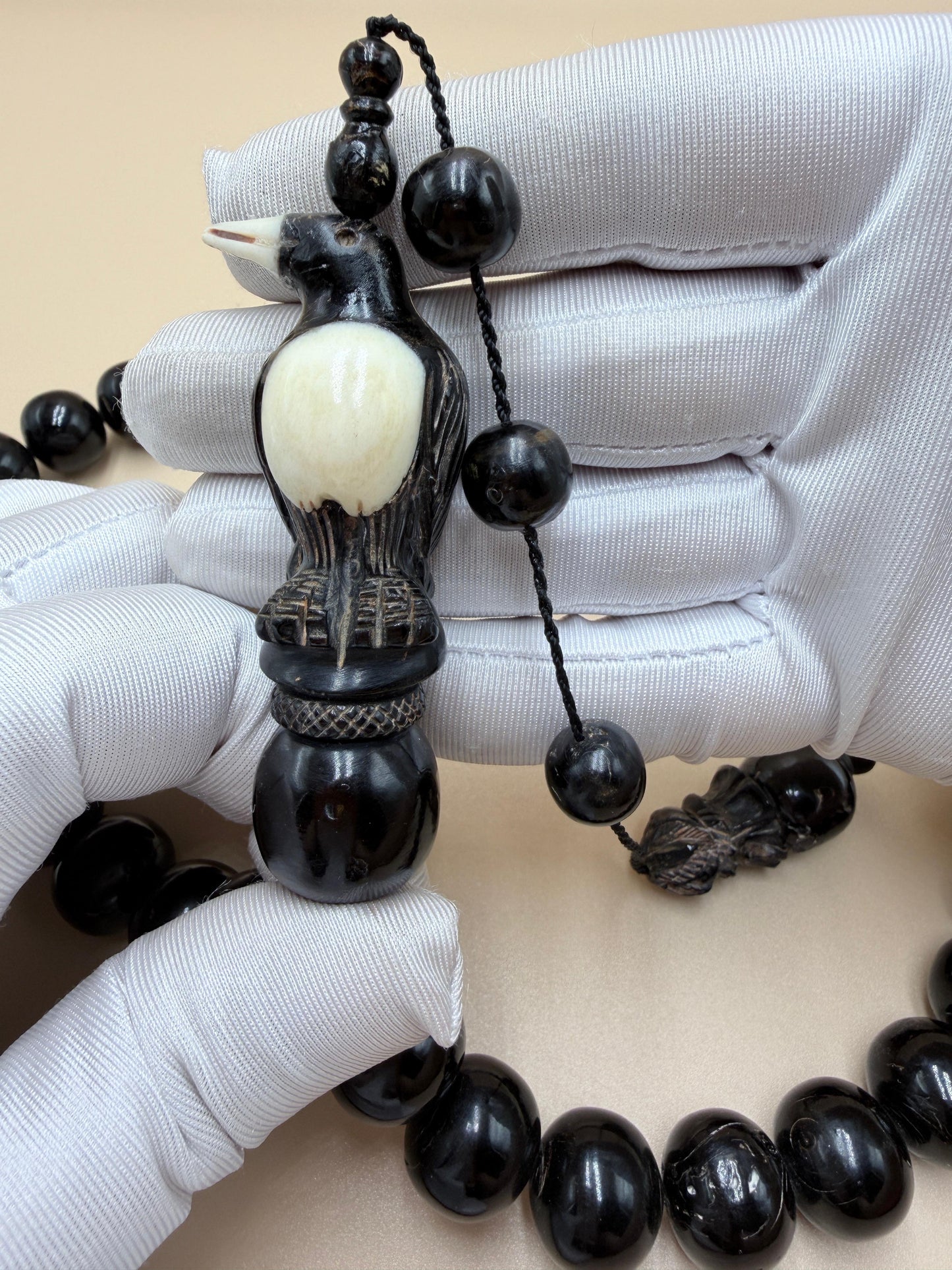 يسر بحر أحمر ساده
أنتيك قديم – حجم جامبو
مع شاهد مطعّم بالعاج
Plain Red Sea Yusr
Antique –