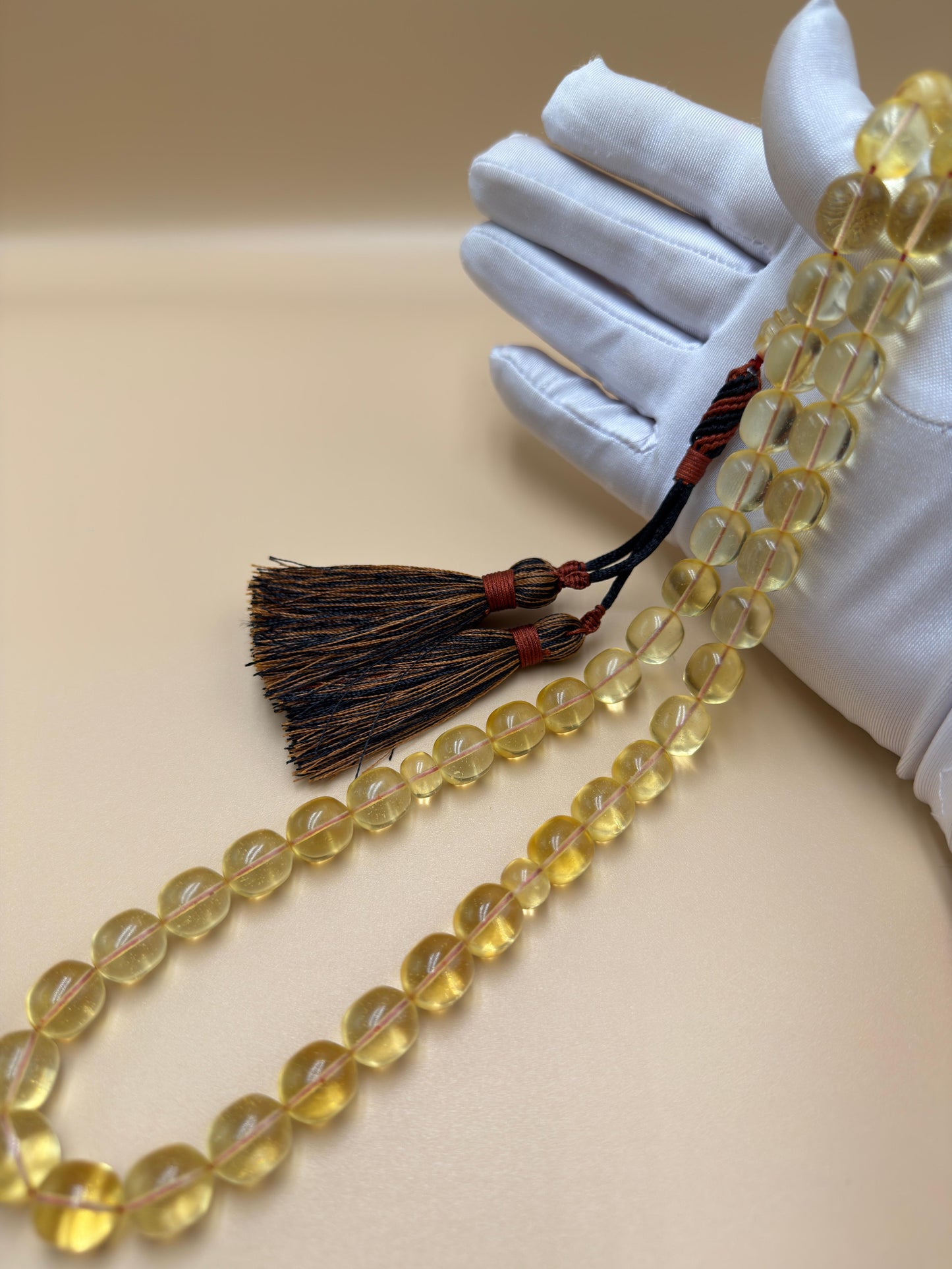 مسباح كهرمان كبس كولمبي، قوالب.
Pressed Colombian Amber Misbah, Molded Style.