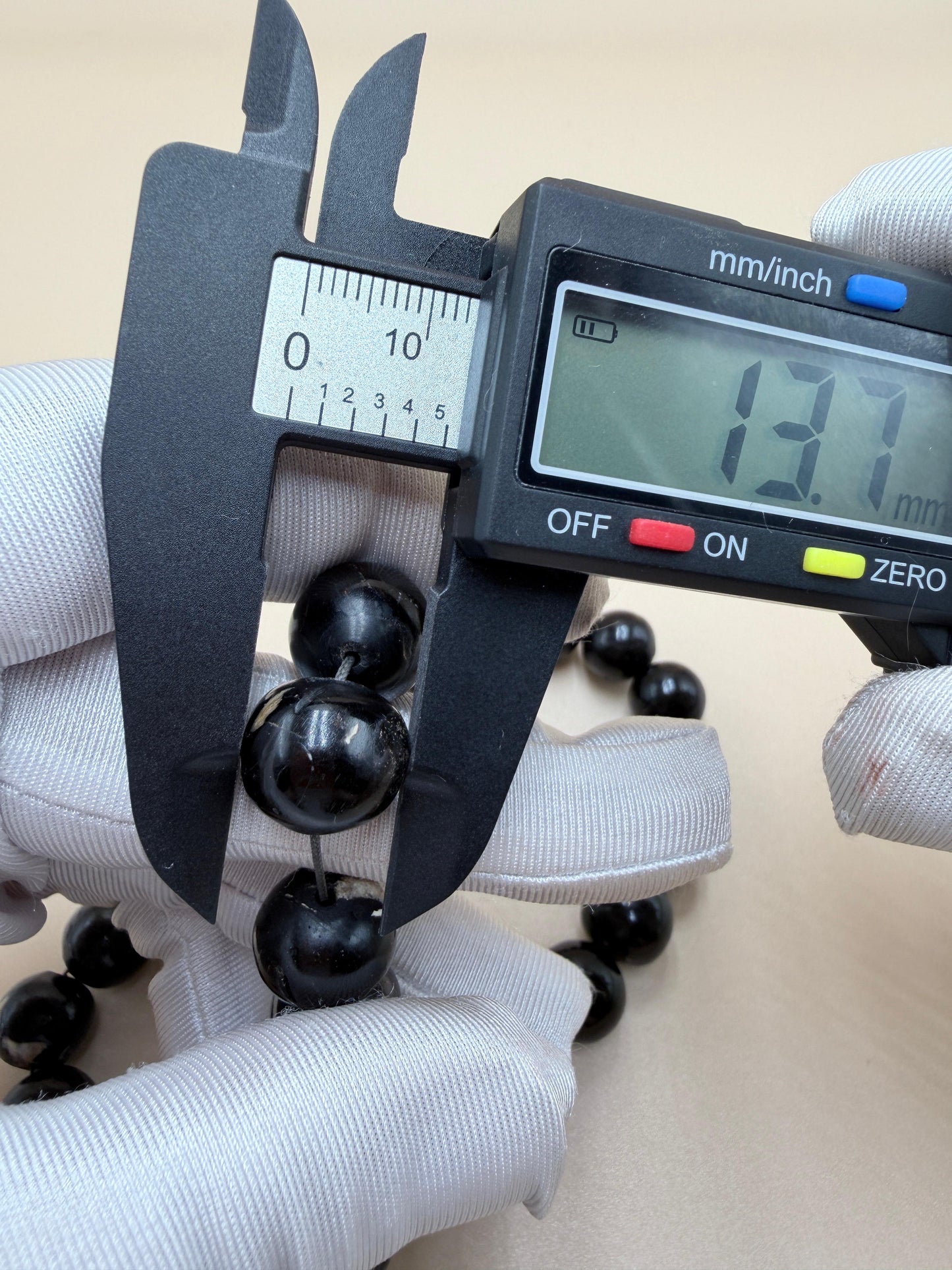 مسباح يسر بحر أحمر
أنتيك سادة من النوادر
Red Sea Yusr Misbaha
Plain antique,