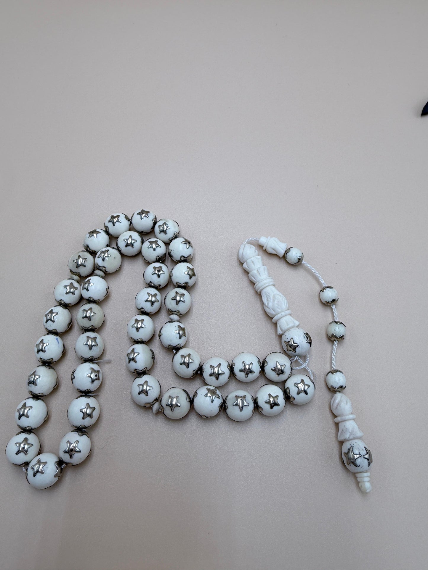 مسباح ناب مع أمامة منقوشة ومرصعة بالفضة على شكل نجوم وطربوش، قطعة فريدة لهواة النوادر والأصالة التراثية luxury rosary