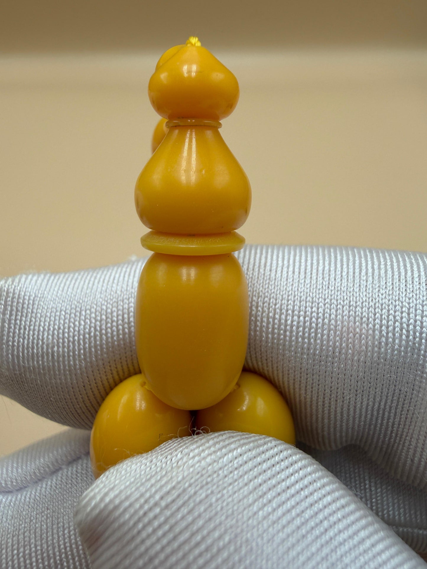 مسباح مسكي، بخراطة مميّزة.Musk Misbah with Distinctive Carving.