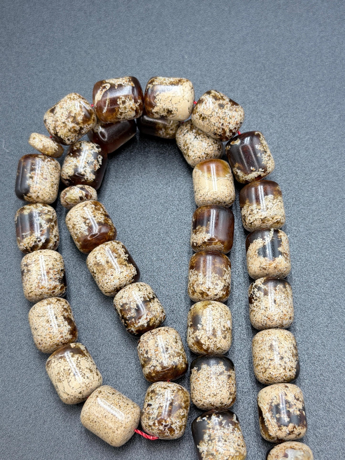 مسباح كهرمان سمطري
Symmetry Amber Misbah