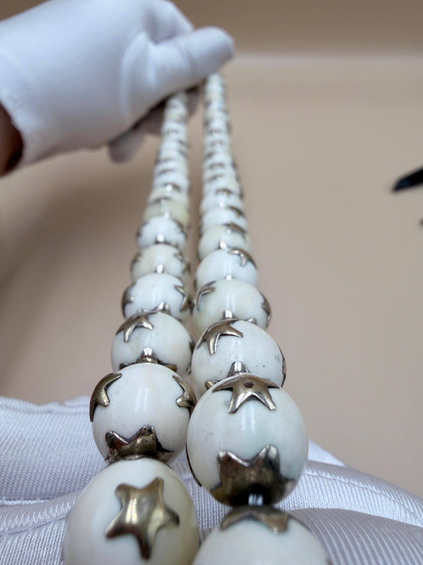 مسباح ناب مع أمامة منقوشة ومرصعة بالفضة على شكل نجوم وطربوش، قطعة فريدة لهواة النوادر والأصالة التراثية luxury rosary