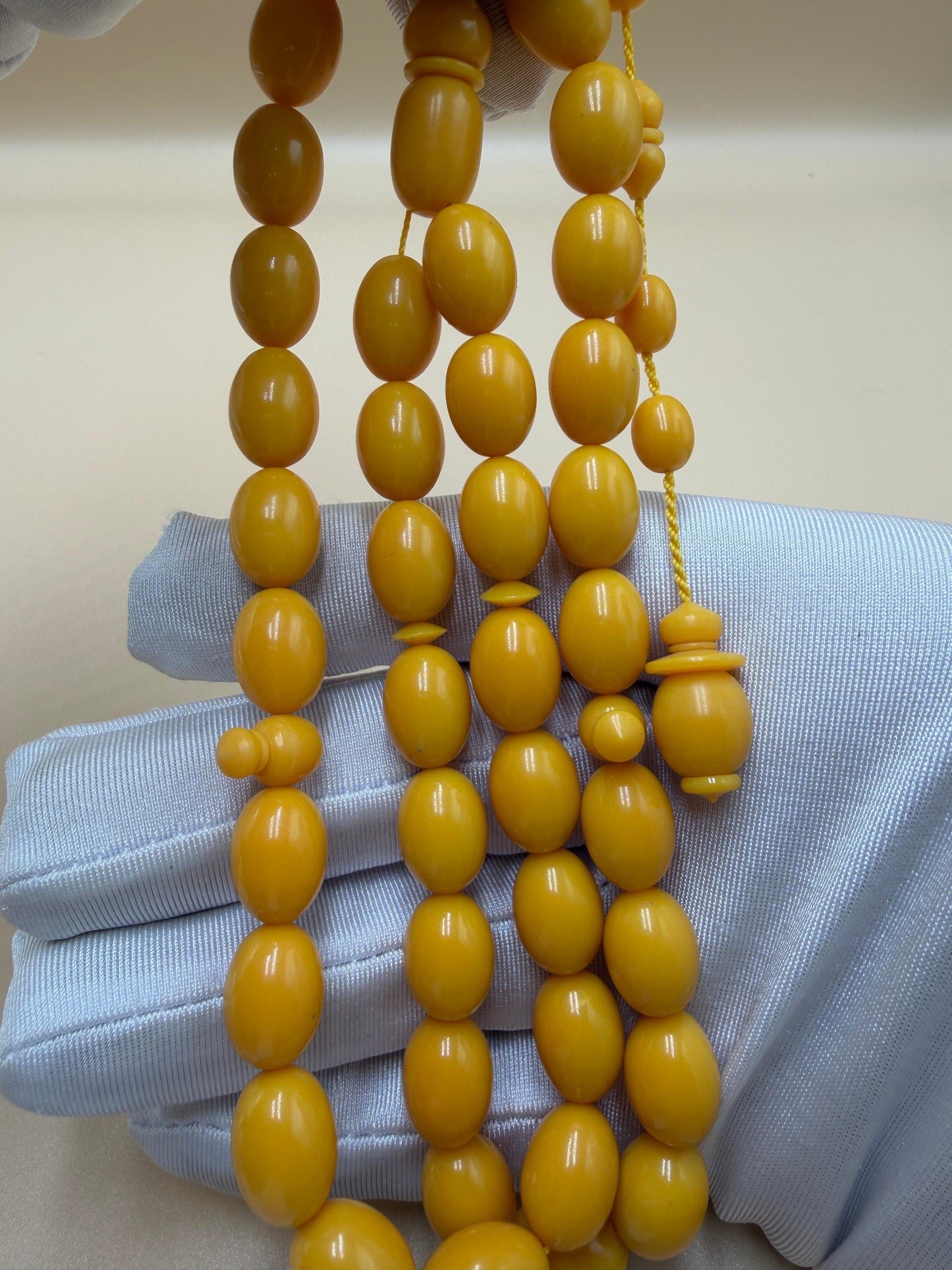 مسباح مسكي، بخراطة مميّزة.Musk Misbah with Distinctive Carving.