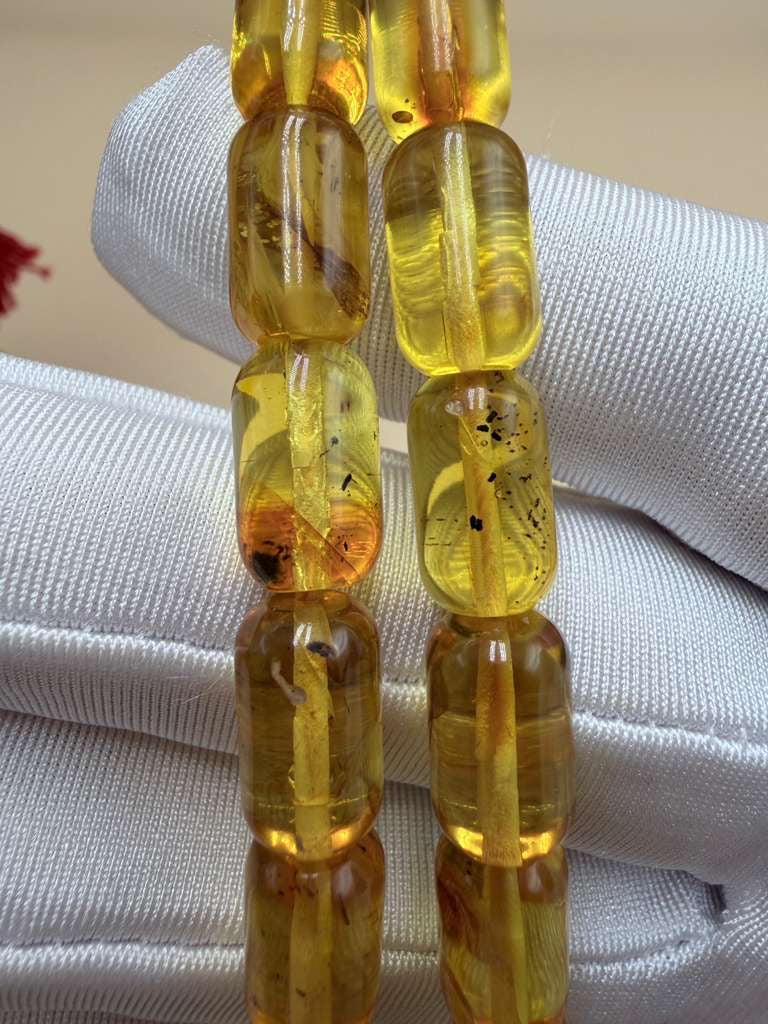 مسباح كهرمان شفاف، قليل الشوائب، مع 3 حبات زيادة  Transparent Amber Misbah, Low Inclusions, with 3 Extra Beads.