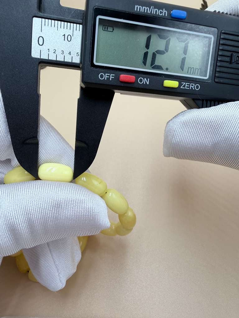 مسباح كهرمان بلطيقي قديم.
Old Baltic Amber Misbaha.