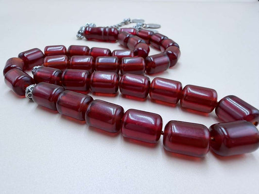 مسباح سندلوس، بخراطة مميّزة، مع شرابة فضة عيار 500.Sandalwood Misbah with Distinctive Carving, Featuring 500 Silver Tassel.