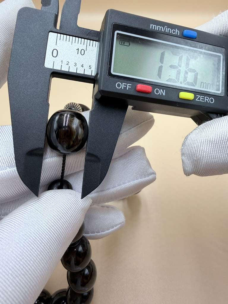 مسباح مسكي خام بولندي، بخراطة جديدة، مع شرابة فضة 500.Polish Raw Musk Misbah with New Carving, Featuring 500 Silver Tassel.