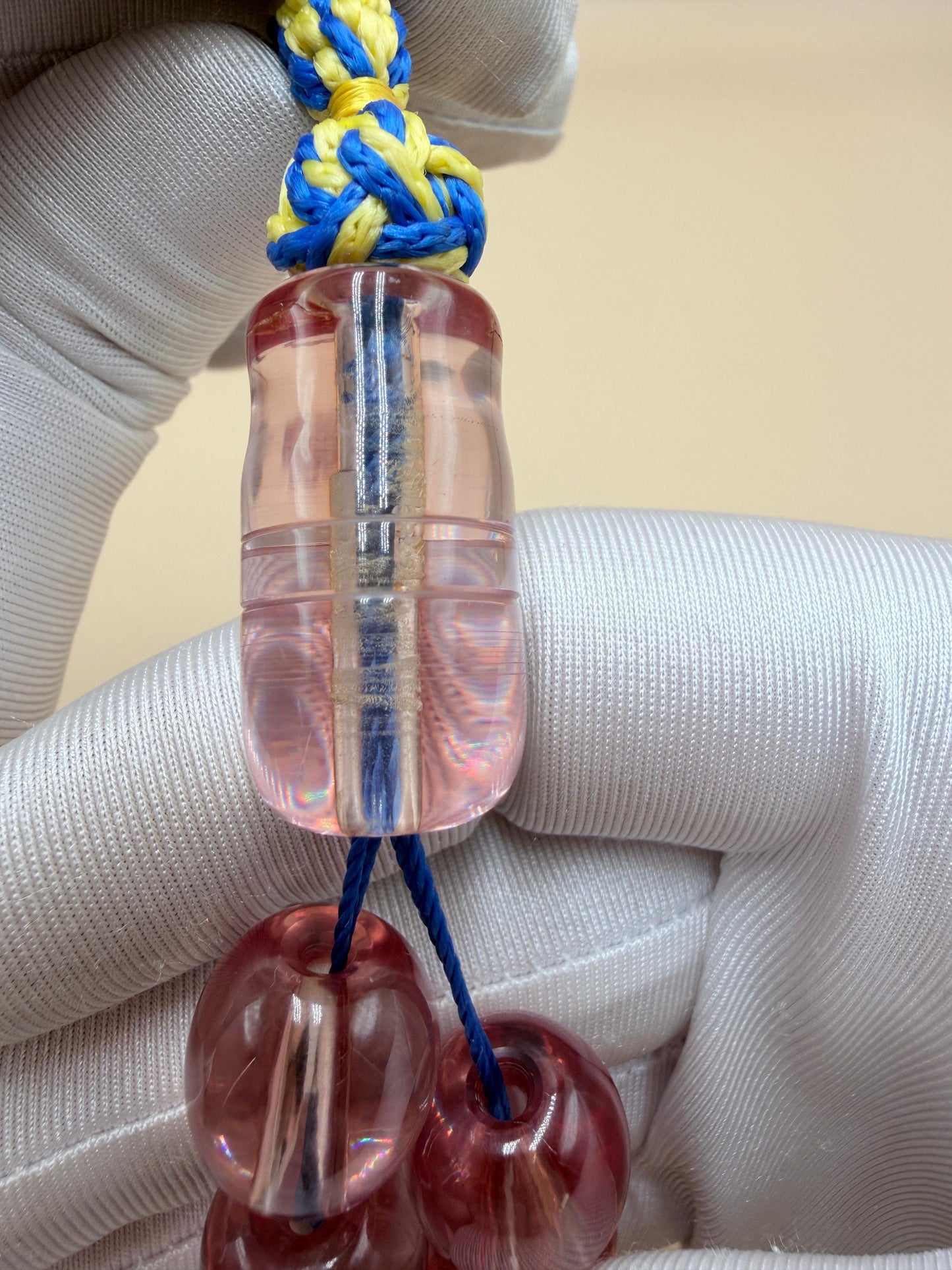 مسباح سندلوس شفاف وردي — قطعة نوادر.
Misbah made of transparent pink Sandalus — a rare piece.