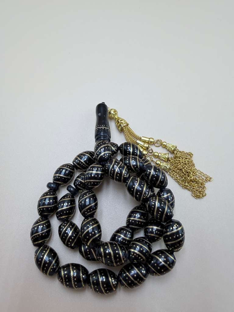 مسباح كوك، مطعّم سكروم، مع شرابة مطليّة ذهب عيار 24 Kuka Wood Misbah, Inlaid with Skroom, with 24K Gold-Plated Tassel.