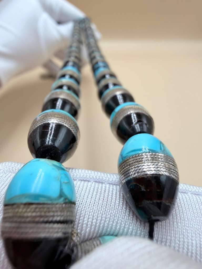 مسباح يسر أنتيك، مطعّم بالفيروز الحر السيناوي والفضة عيار 925.Antique Yusr Misbah, Inlaid with Natural Sinai Turquoise and 925 Sterling Silver.