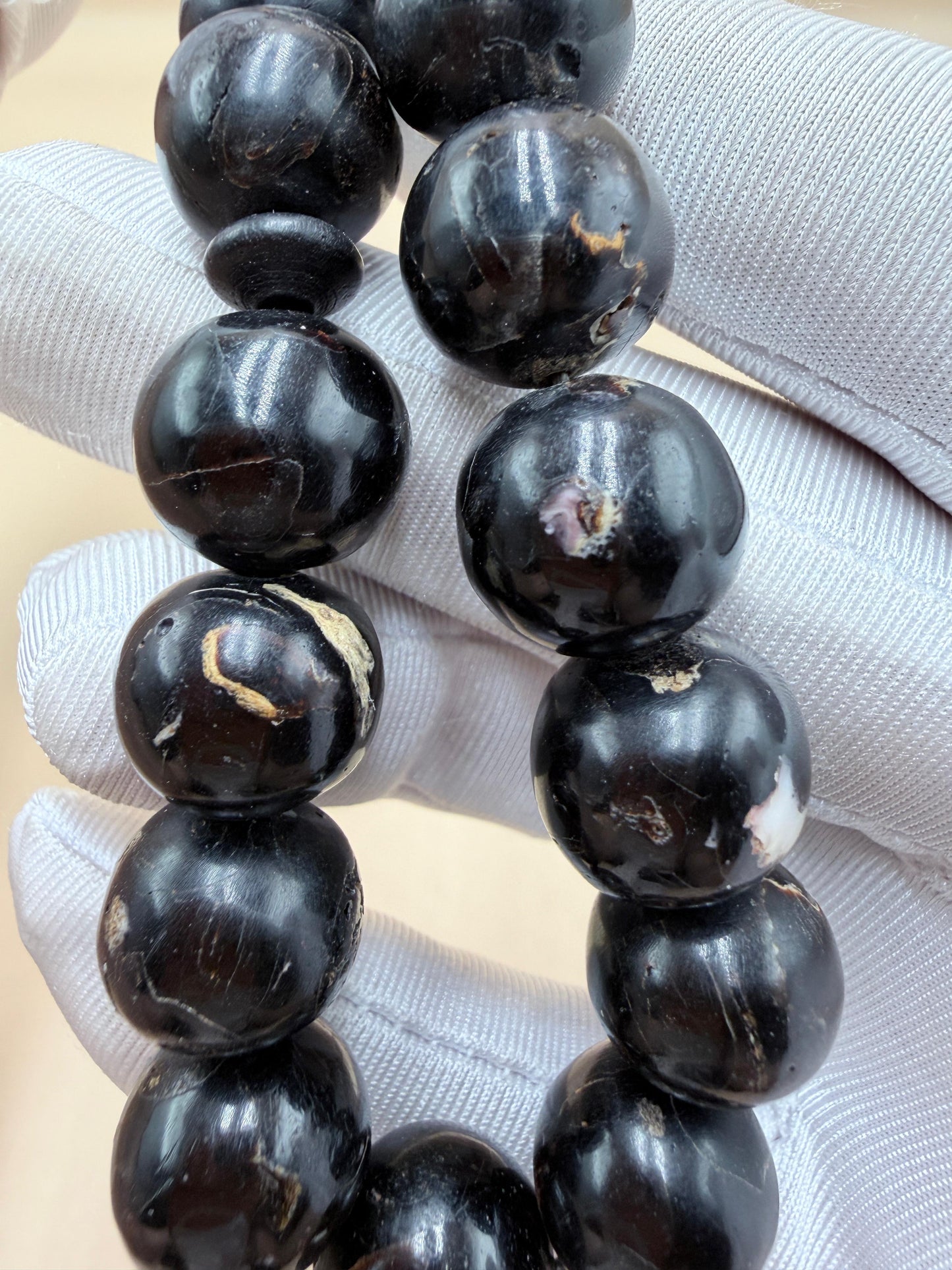 مسباح يسر بحر أحمر
أنتيك سادة من النوادر
Red Sea Yusr Misbaha
Plain antique,