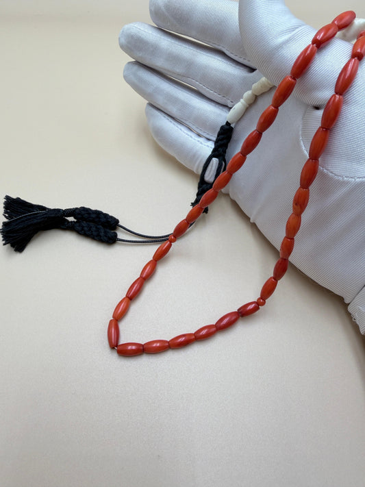 مسباح كفّية مرجان
مع شاهد من عظم الجمل

Coral Kaffa Misbaha
With camel bone witness bead