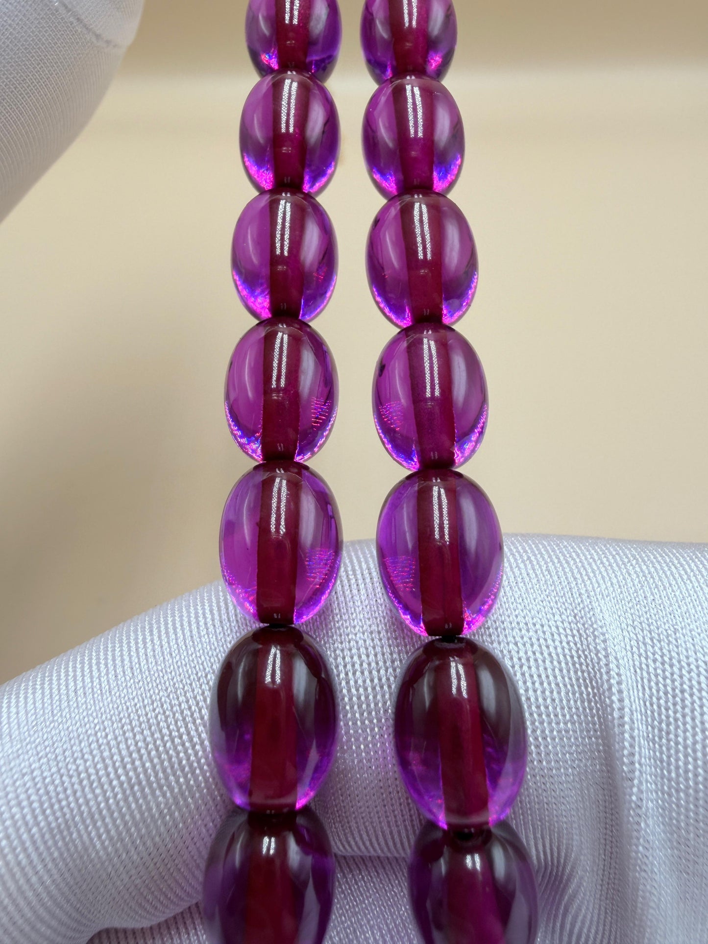 مسباح سندلوس كفّيه مع شرّابة مطلية ذهب
Sandaloos Misbaha (Kaffiyeh style)
With gold-plated tassel