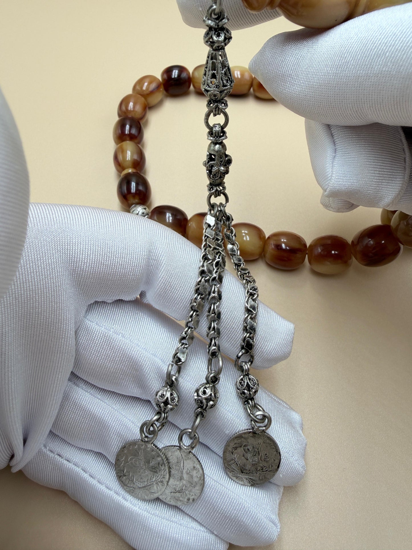 مسباح سندلوس خام عصيان مع شرّابة فضة عيار ٥٠٠. Raw Sandalwood Misbaha with natural stick beads, finished with a 500 silver tassel.