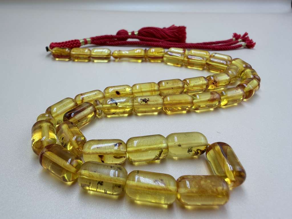 مسباح كهرمان شفاف، قليل الشوائب، مع 3 حبات زيادة  Transparent Amber Misbah, Low Inclusions, with 3 Extra Beads.