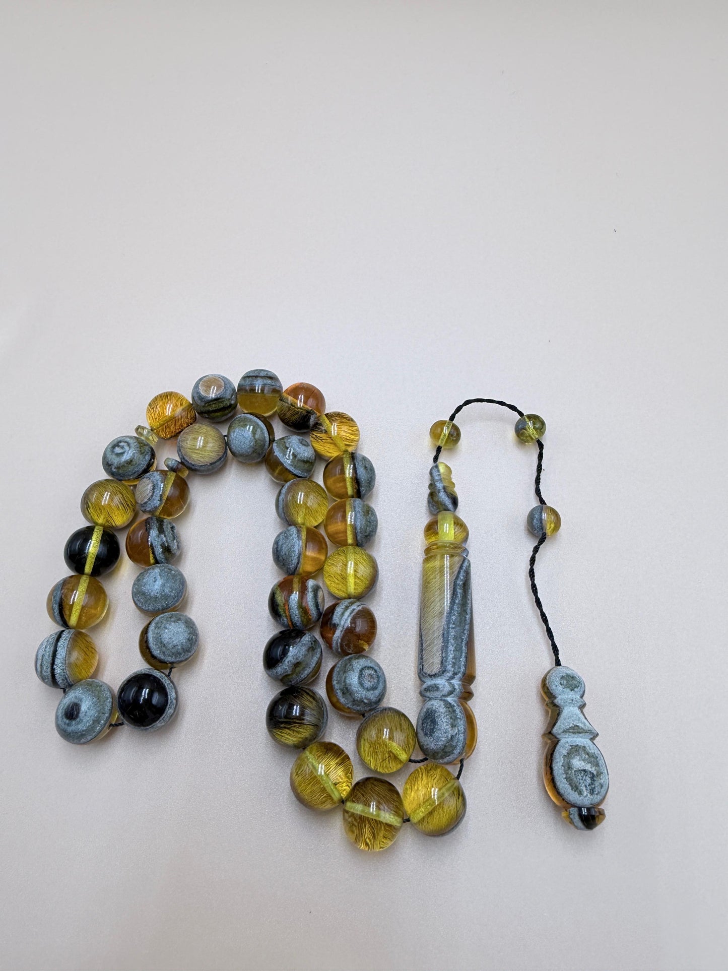 مسباح من جلد الذئب النادر، قطعة مميّزة لهواة النوادر والطابع التراثي الفاخر luxury rosary