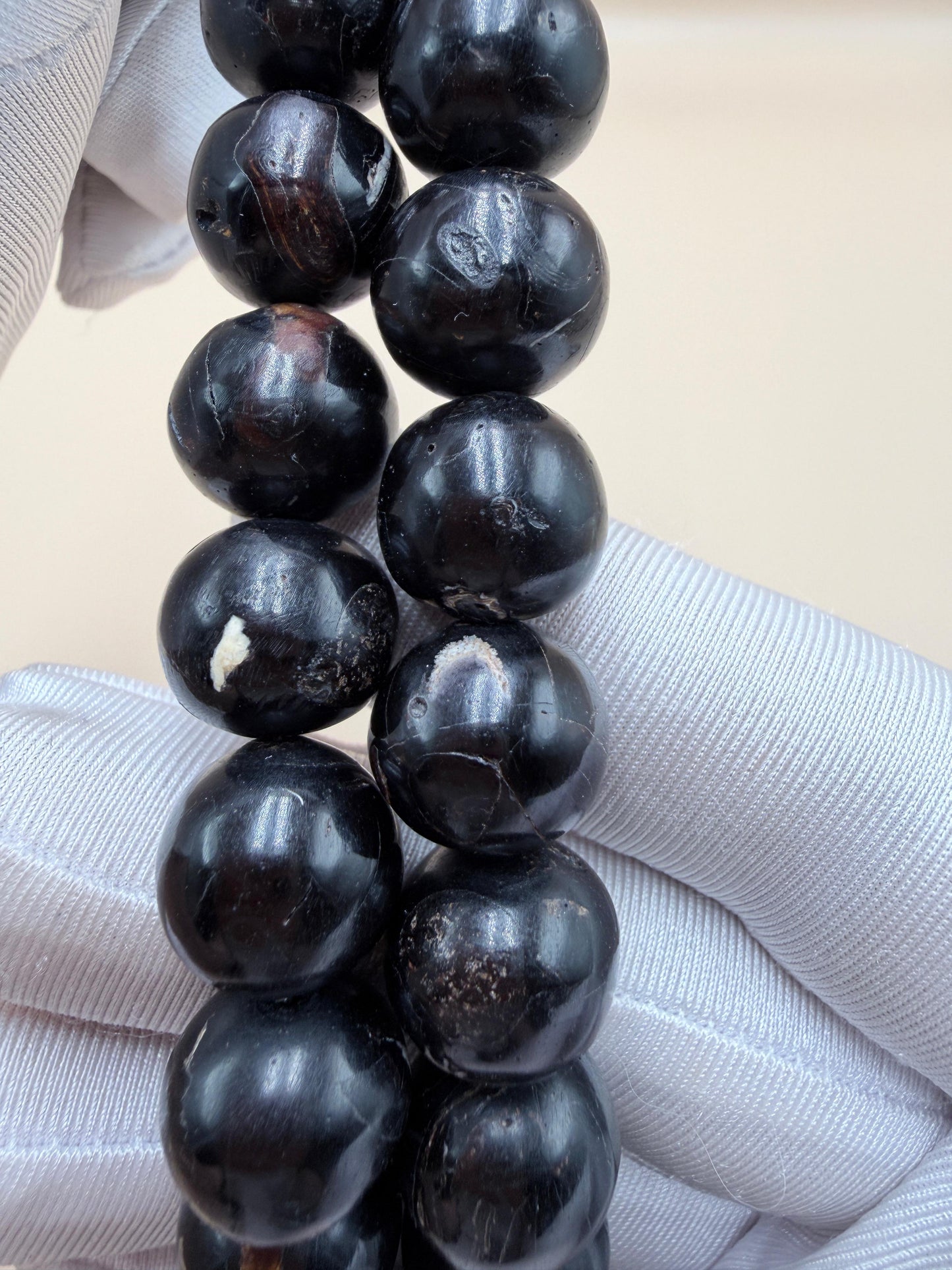 مسباح يسر بحر أحمر
أنتيك سادة من النوادر
Red Sea Yusr Misbaha
Plain antique,