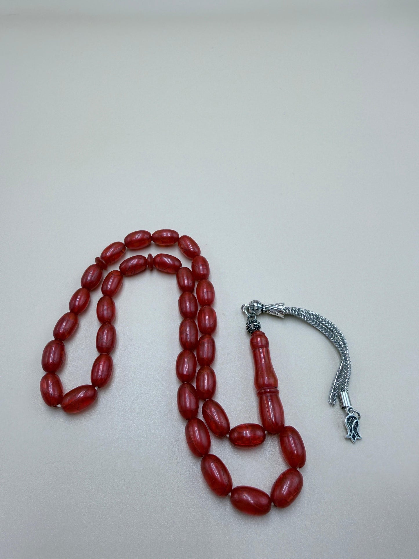 مسباح خام جيكي مكرك أنتيك، من خراطة شعبان الأب، عمر المسباح أكثر من 80 سنة.
Antique raw Jiki Makrak Misbah, by Shaban Al-Ab (master turner), over 80 years old.