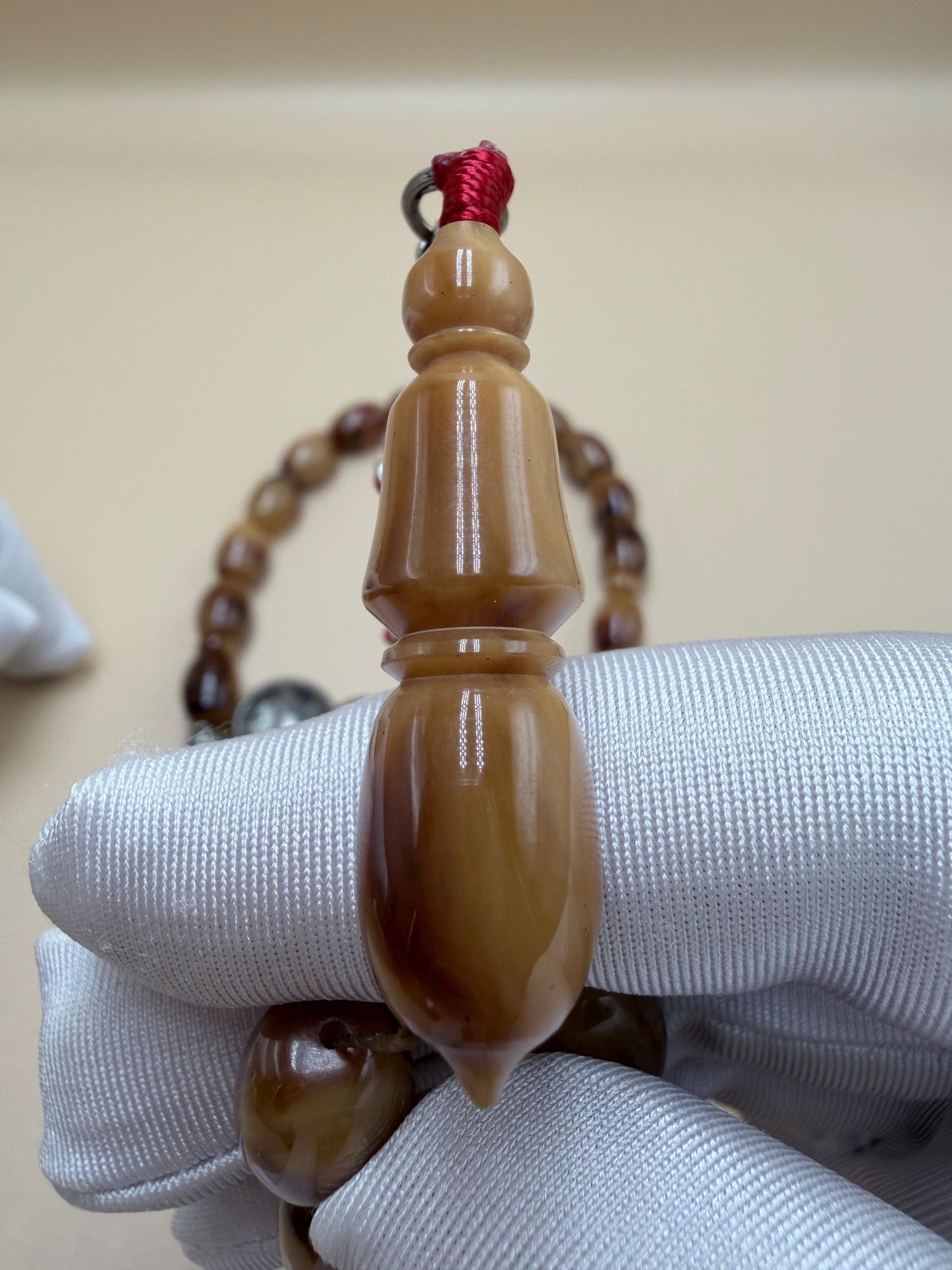 مسباح سندلوس خام عصيان مع شرّابة فضة عيار ٥٠٠. Raw Sandalwood Misbaha with natural stick beads, finished with a 500 silver tassel.
