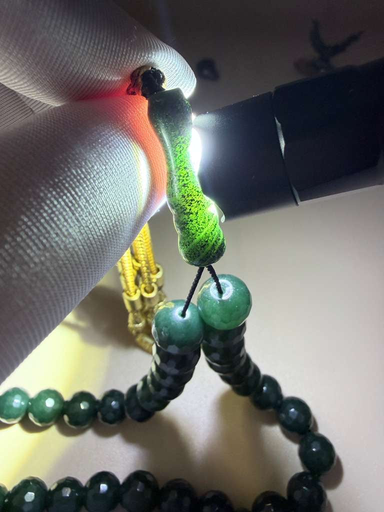 مسباح حجر الحظ الصيني مع شرّابة مطليةChinese Lucky Stone Misbaha with gold-plated tassel.