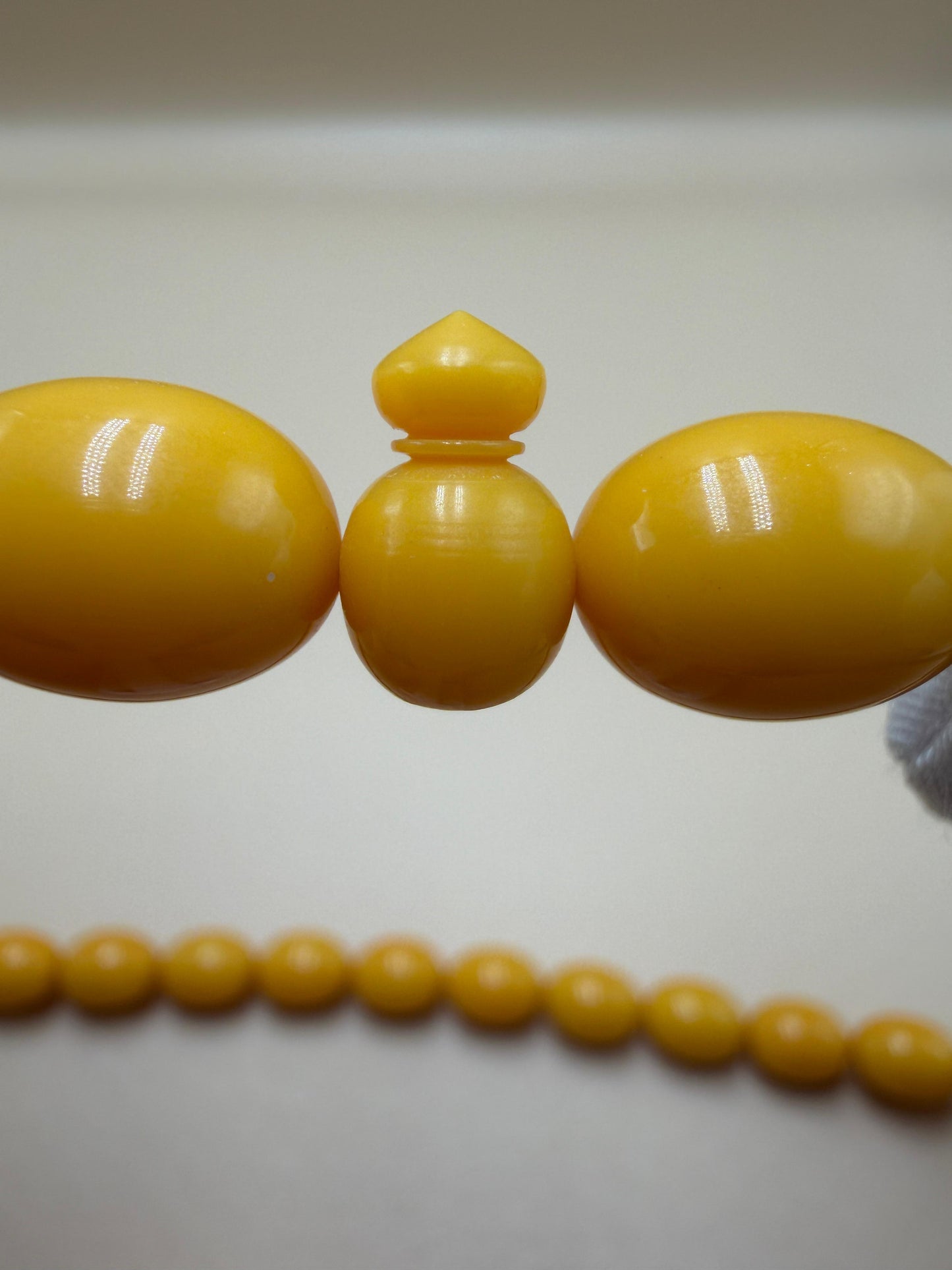 مسباح مسكي، بخراطة مميّزة.Musk Misbah with Distinctive Carving.