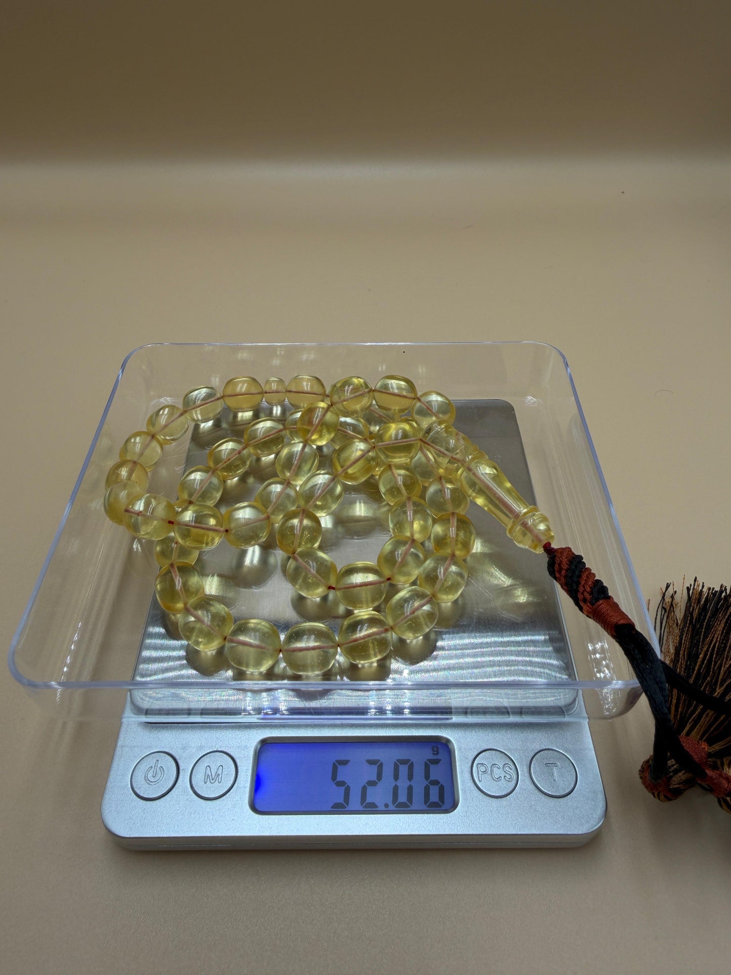 مسباح كهرمان كبس كولمبي، قوالب.
Pressed Colombian Amber Misbah, Molded Style.