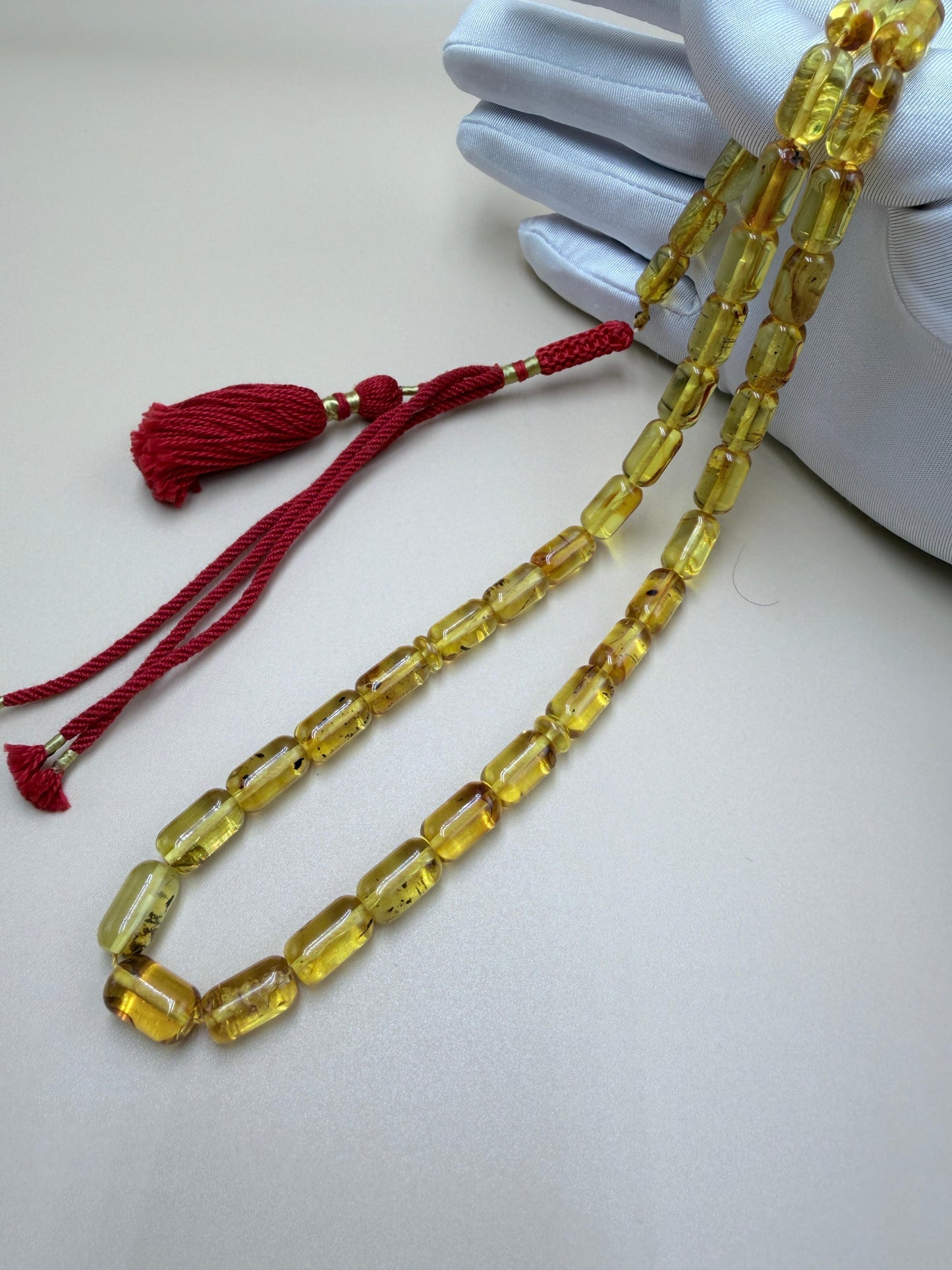 مسباح كهرمان شفاف، قليل الشوائب، مع 3 حبات زيادة  Transparent Amber Misbah, Low Inclusions, with 3 Extra Beads.