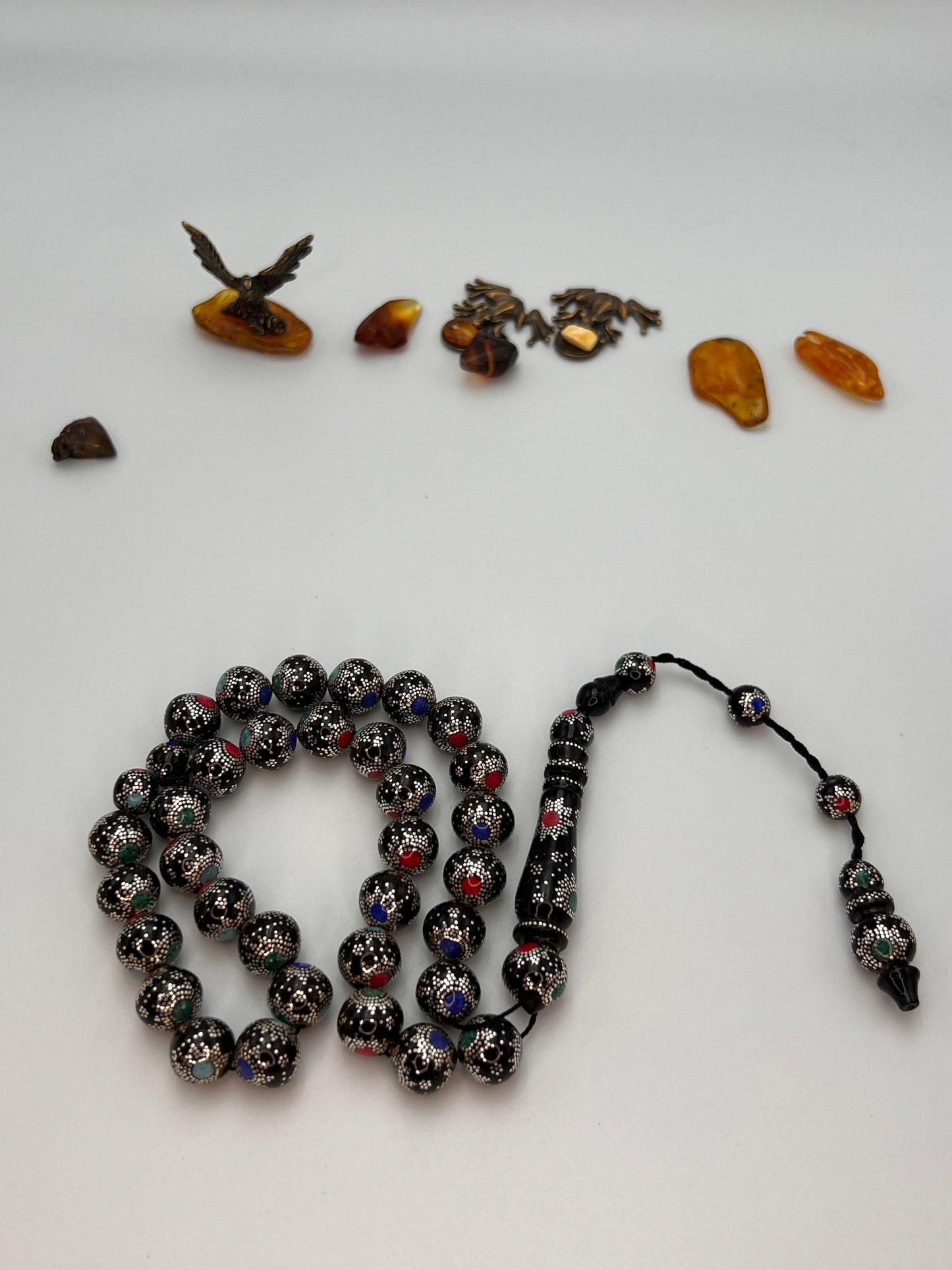 مسباح يسر مطعم فضه عيار1000مع مرجان وفيروز وحجر الملاكايت خراطه محمود طرزان yusr with coral and turquoise and malachite with pure silver  rosary by mahmood tarazan