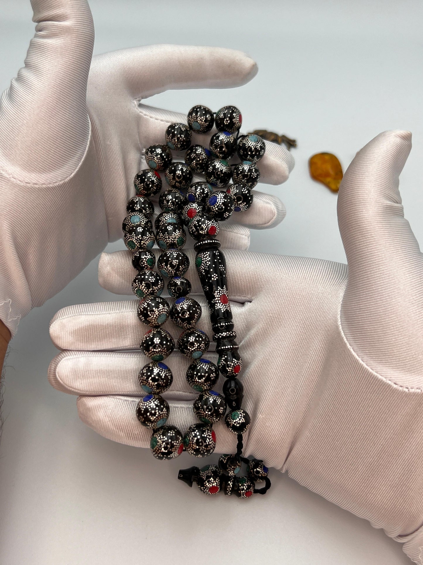 مسباح يسر مطعم فضه عيار1000مع مرجان وفيروز وحجر الملاكايت خراطه محمود طرزان yusr with coral and turquoise and malachite with pure silver  rosary by mahmood tarazan